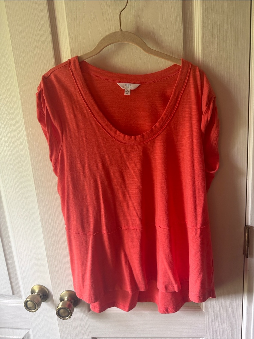 Time and Tru Women's Scoop Neck Short Sleeve Top - Coral